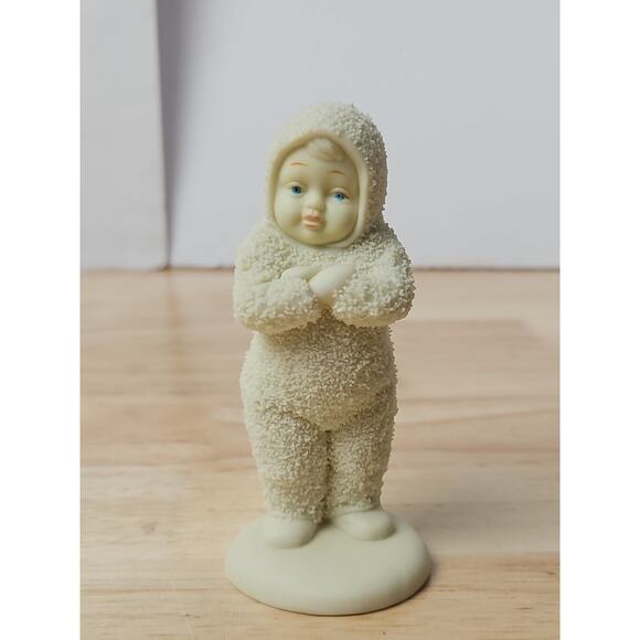 Dept 56 Winter Tales Of The Snowberries "I Found Your Mittens!" Set Of Two - Picture 9 of 13